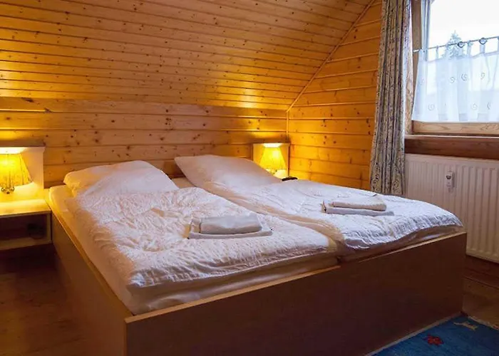 Holzferienhaeuser Im Naturerlebnisdorf Blauvogel *