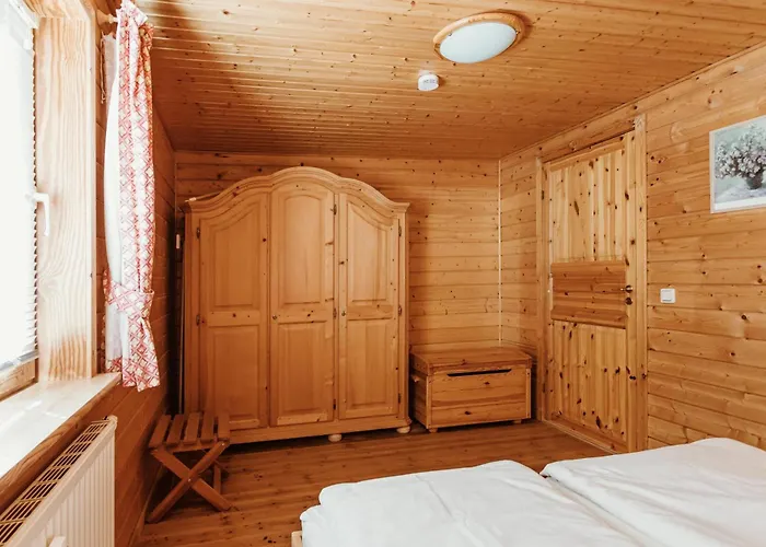 Holzferienhaeuser Im Naturerlebnisdorf Blauvogel